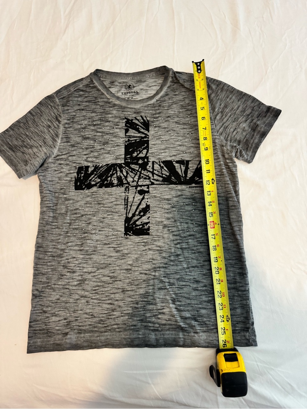 Express Women’s Gray Short-Sleeve Tee with Black Cross Graphic - Picture 5 of 6